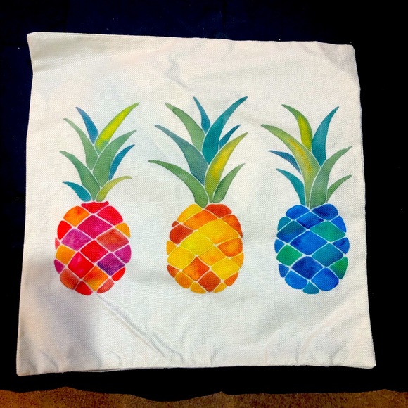 CUSHION COVERS—— PINEAPPLE—-8 of them——these are NEW - Picture 1 of 4